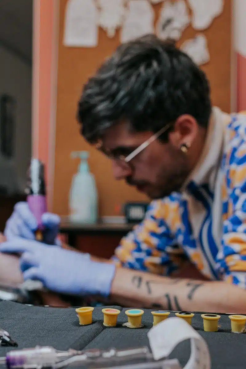 Prestation de photographie d'entreprise pour Herya (Antoine), tatoueur à Bagnères de Bigorre.