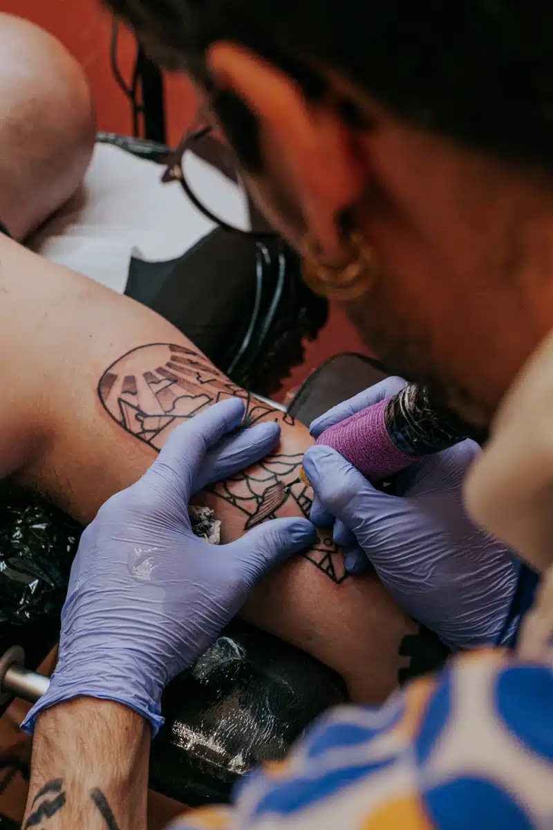 Prestation de photographie d'entreprise pour Herya (Antoine), tatoueur à Bagnères de Bigorre.