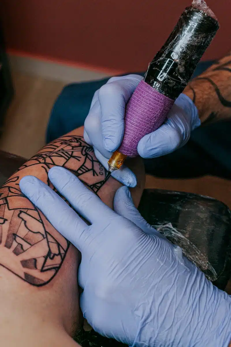 Prestation de photographie d'entreprise pour Herya (Antoine), tatoueur à Bagnères de Bigorre.