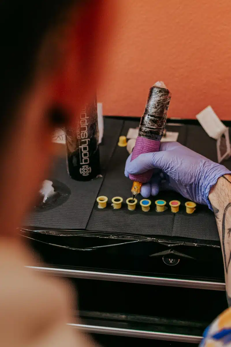 Prestation de photographie d'entreprise pour Herya (Antoine), tatoueur à Bagnères de Bigorre.