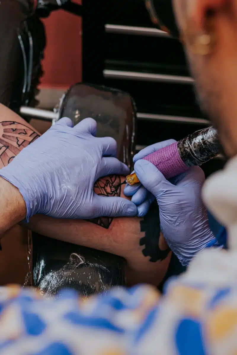 Prestation de photographie d'entreprise pour Herya (Antoine), tatoueur à Bagnères de Bigorre.
