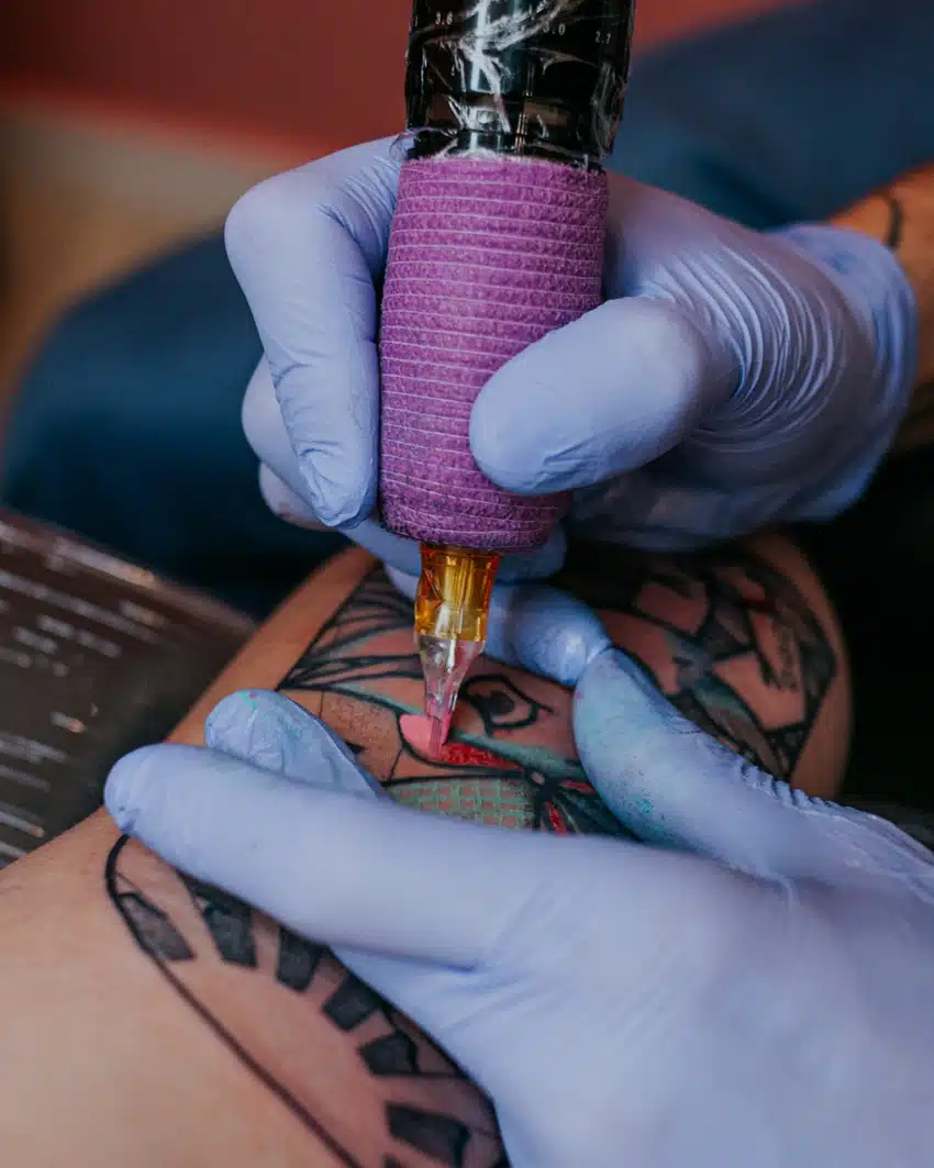 Prestation de photographie d'entreprise pour Herya (Antoine), tatoueur à Bagnères de Bigorre.