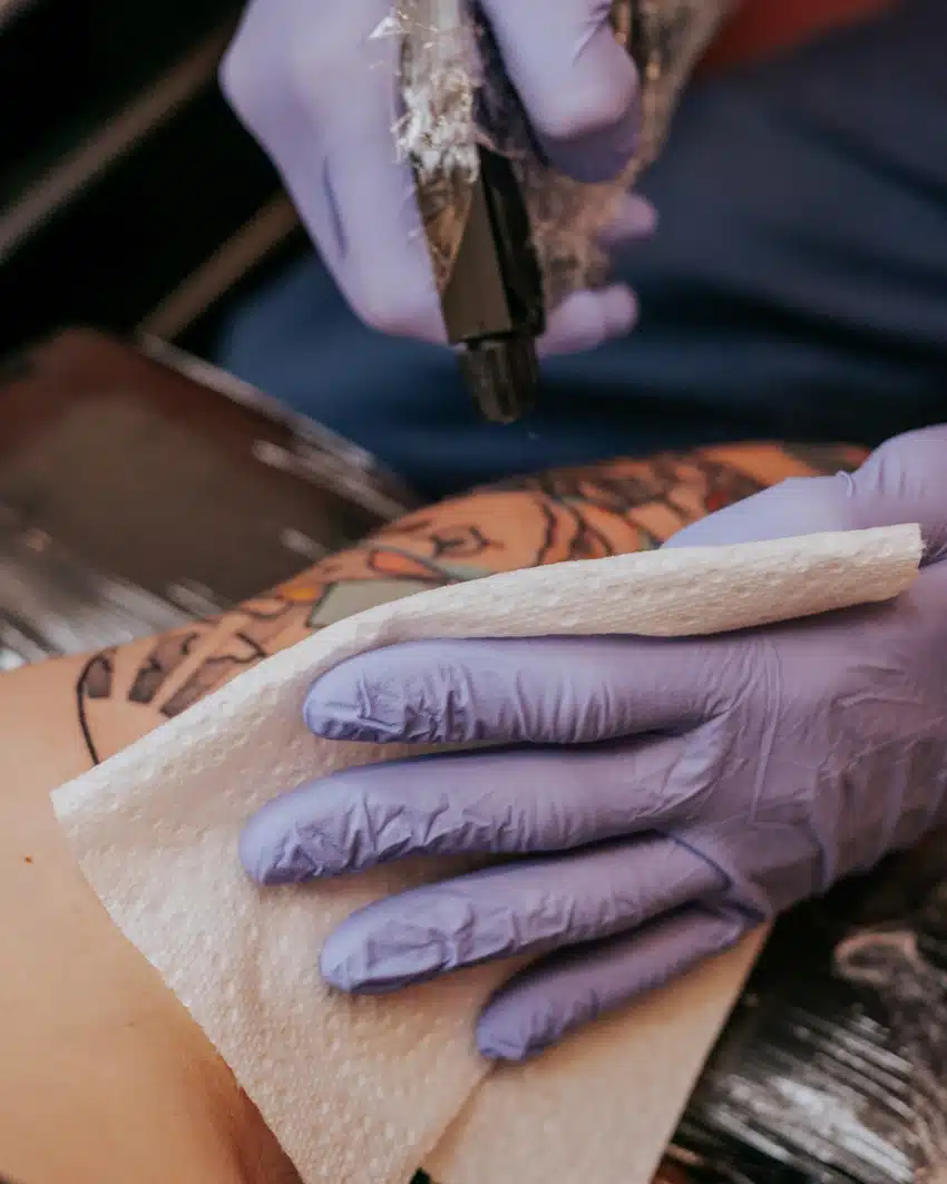 Prestation de photographie d'entreprise pour Herya (Antoine), tatoueur à Bagnères de Bigorre.