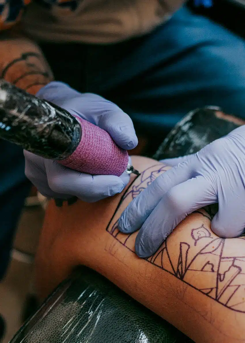 Prestation de photographie d'entreprise pour Herya (Antoine), tatoueur à Bagnères de Bigorre.