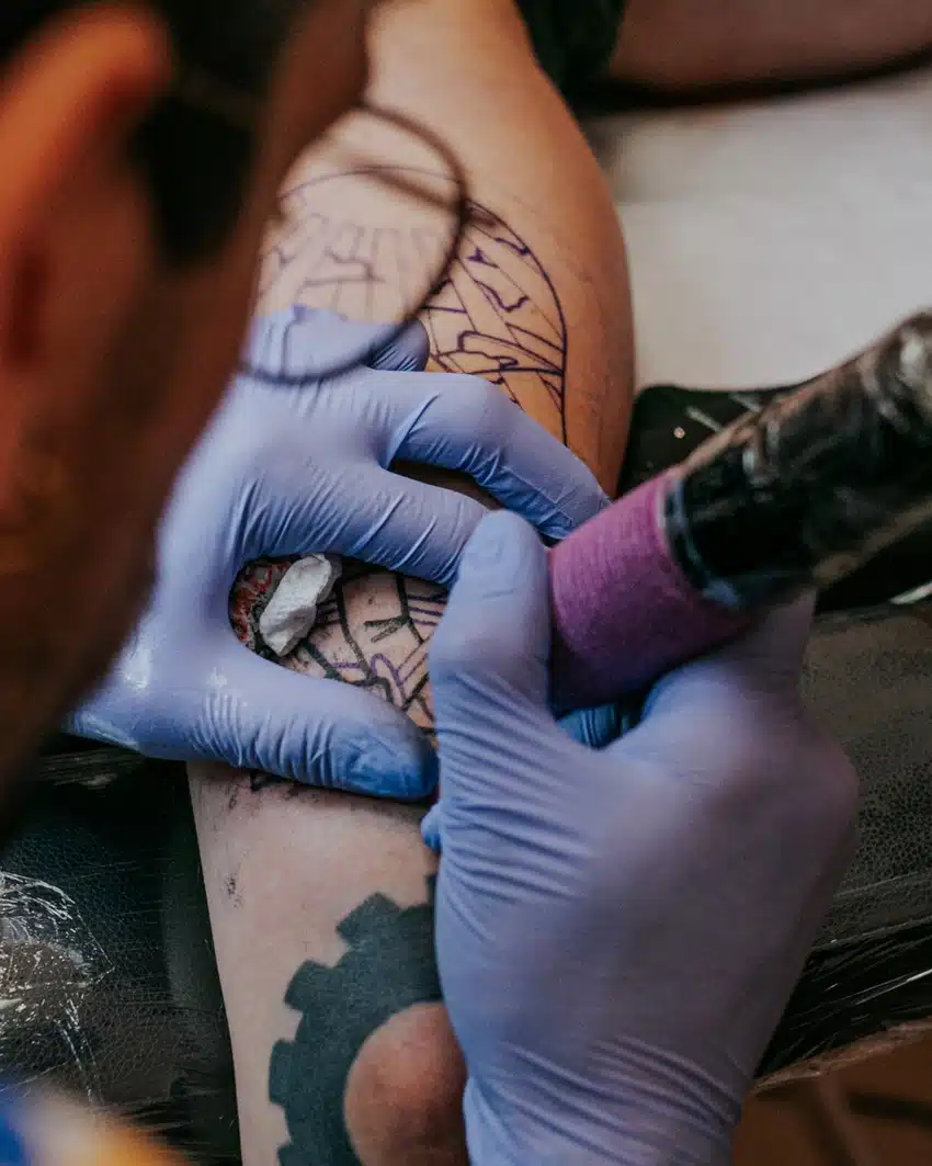 Prestation de photographie d'entreprise pour Herya (Antoine), tatoueur à Bagnères de Bigorre.