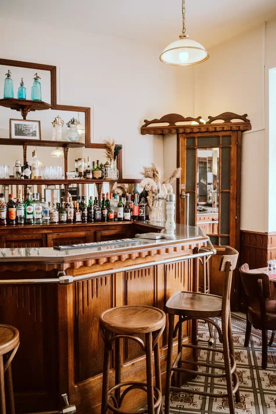 Photographie d'entreprise pour le restaurant vintage La Courte Echelle à Bagnères de Bigorre