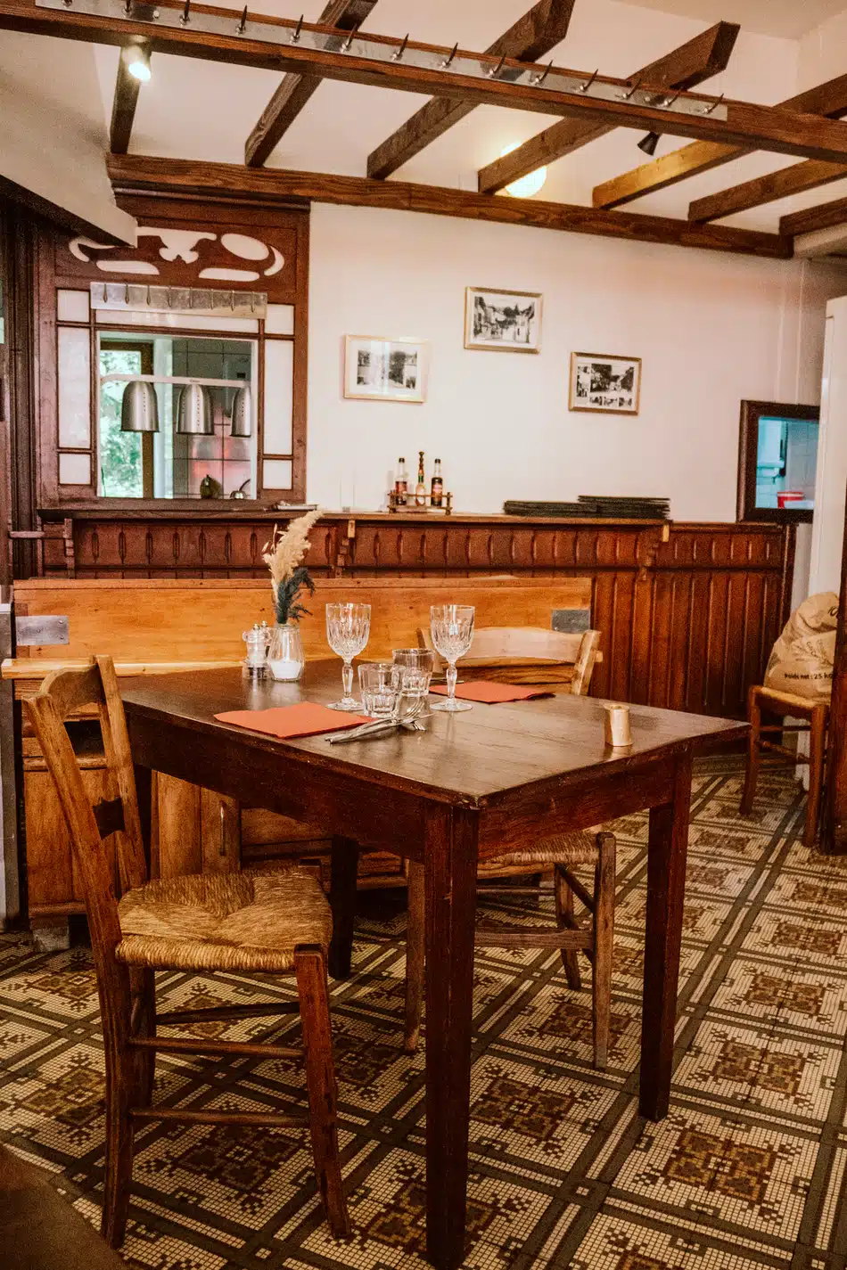 Photographie d'entreprise pour le restaurant vintage La Courte Echelle à Bagnères de Bigorre